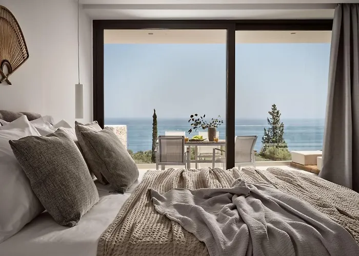 The Sall Suites Complex B - Iconic Sea Views, By Zantewize